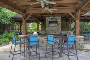 Apartments in San Antonio, TX - Covered Outdoor Eating Area   
