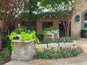 Apartments for rent in-San-Antonio-TX-Grounds-Area-with-Flowers-2
