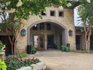 Apartment Rentals in San Antonio, TX - Leasing Center and Clubhouse Exterior Entrance 